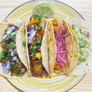 Orden de 3 tacos más Cerveza 