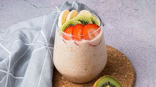 Протеинова овесена каша със свежи плодове