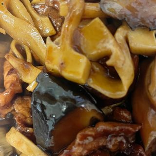 Bambù e funghi saltati 