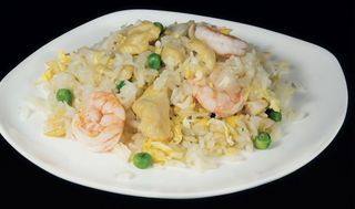 103. Riso con pollo e gamberi