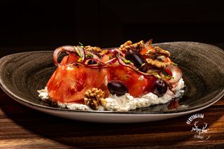 Салата от розови домати и катък с манатарки (350г)