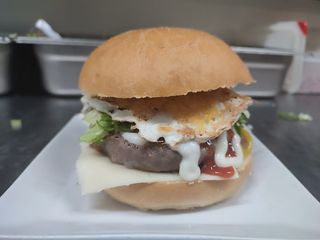 HAMB. ANGUS IGUANA+BACON