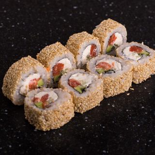 Філадельфія зі свіжим лососем в кунжуті