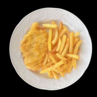 Pechuga De Pollo Frito Con Papas Fritas