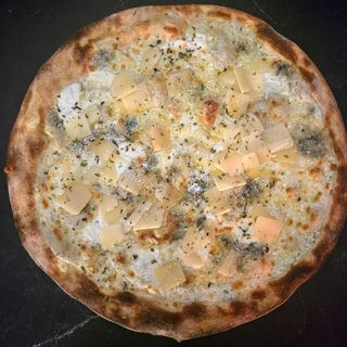 Pizza 4 Formatges (Mediana)