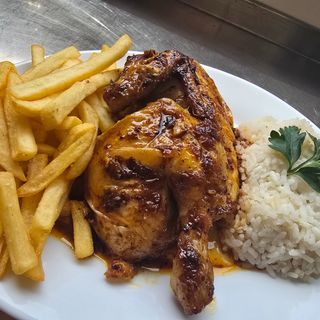 POLLO ASADO PATATAS Y ARROZ 