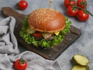 Չիզբուրգեր հավի մսով