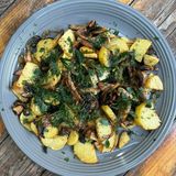 Смажена картопля з баликом та грибами