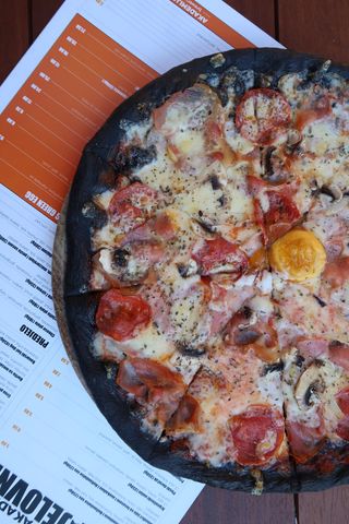 Crna pizza