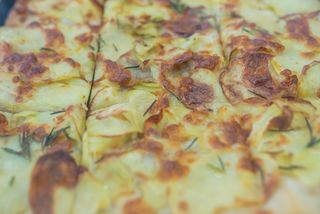 Trozos De Pizza Con Papas (15 X 13 Cm. Aprox.)