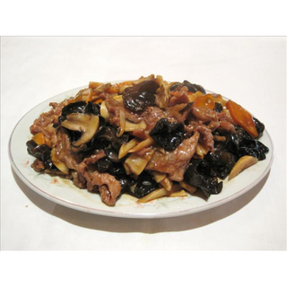 36. Свинско с черни гъби и моркови