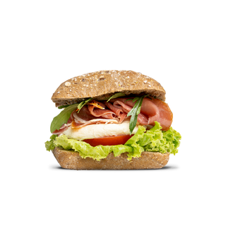 Прошуто крудо, свежа моцарела и домат