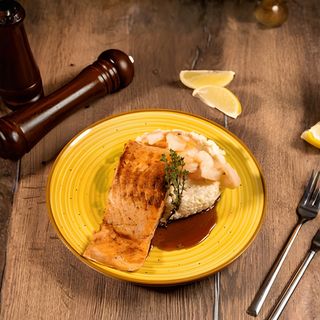 Somon cu sos teriyaki și risotto cu creveți