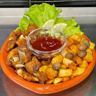 Entrecosto com mandioca