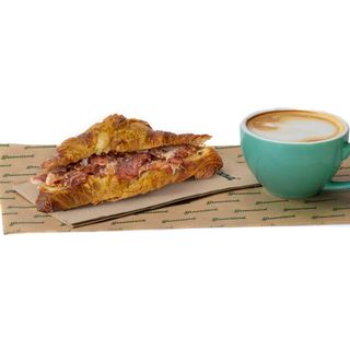 Combo de café + Croissant ibérico