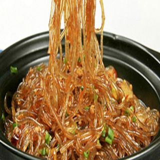 Fideos de soja con salsa de soja vegetal