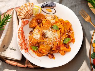 Paste cu vinete și sos de ardei