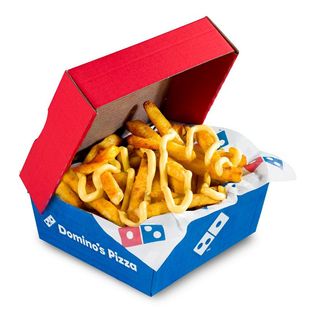 Frytki Box z sosem serowym