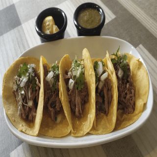 Tacos de pollo con mole (5 uds.)