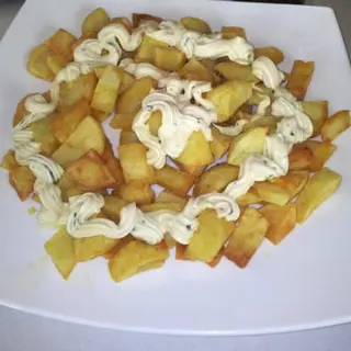 Ración De Patatas Alioli