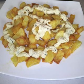 Ración De Patatas Alioli