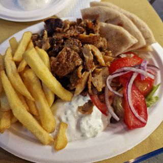 Piatto con gyros di maiale