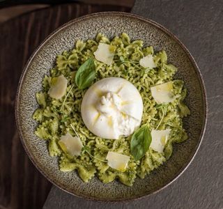 Farfalle Al Pesto Con Burrata