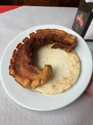 AREPA CON CHICHARRÓN