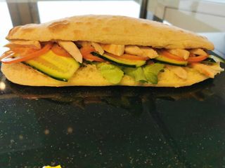 Sandwich cu piept de pui la grătar