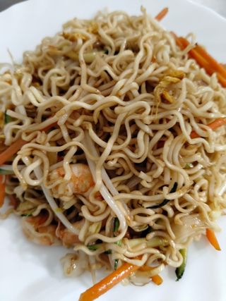 Spaghetti ramen con frutti di mare