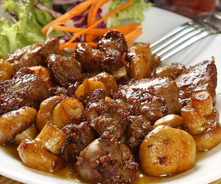 Ficatei de pui cu ciuperci in sos de unt si usturoi 