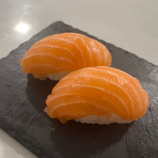 Nigiri De Salmón (2 Pzs.)