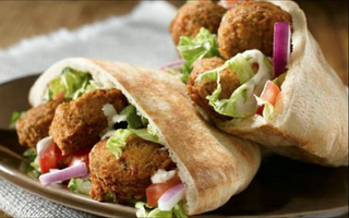 Durum Falafel Con Croquetas De Legumbres Y Tiras De Pollo