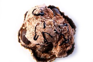 helado artesanal de chocolate