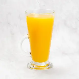 Świeżo wyciskany sok pomarańczowy