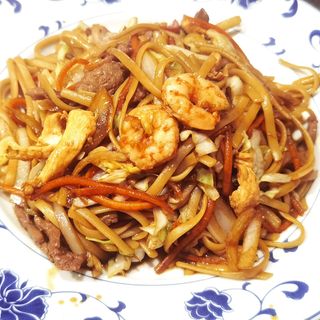 #28. Tallarines Fritos Con Tres Delicias