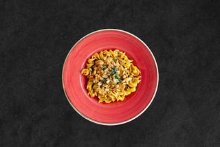 Pasta sa piletinom i kikirikijem