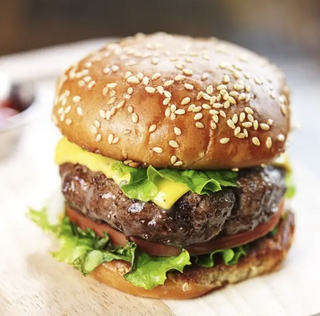 Clásica hamburguesa de ternera