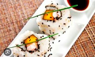 California de pollo con mango y sésamo (8 pzs.)