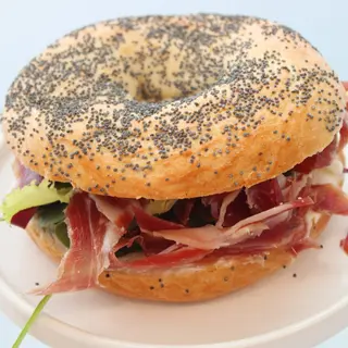 Bagels aguacate + jamón 