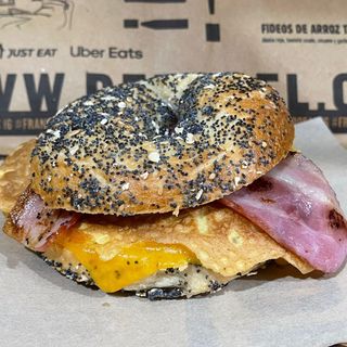 Bagel Manhattan Con Bacon