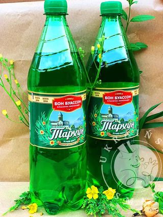 Napój gazowany o smaku estragonu “Tarhun” 1l