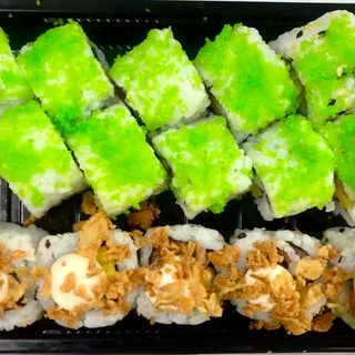 17 - Califórnia de Ovas e Cebola Frita (15 peças)