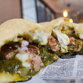 Panzerotto Pesto y Longaniza