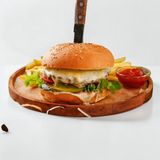 Burger cu pârjoală de vită