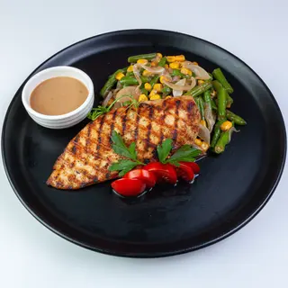 Стейк из куриного филе с овощным рагу