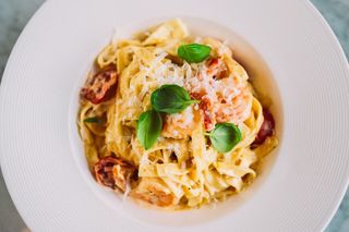 Tagliatelle z krewetkami królewskimi 