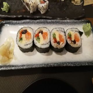 Futomaki (4 uds)