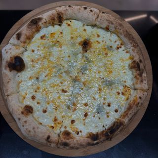 4 ყველის პიცა