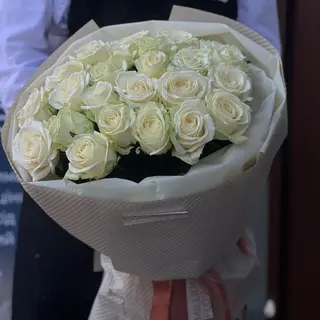 25 білих троянд Аваланч